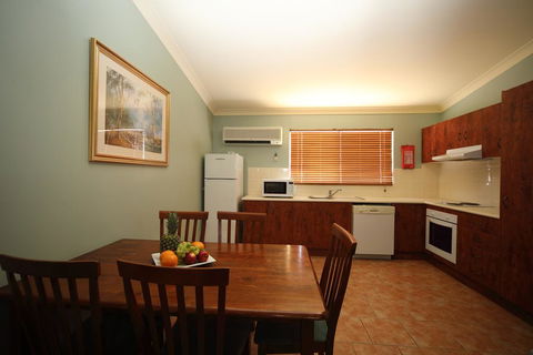 Emerald Explorers Inn - Accommodation Search 3