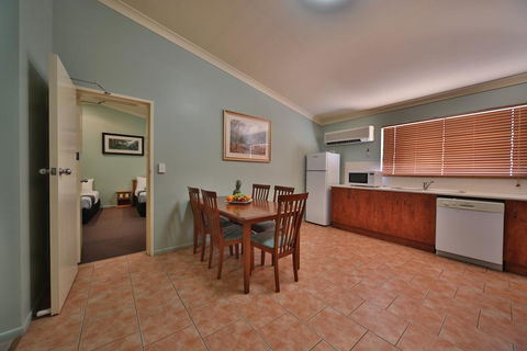 Emerald Explorers Inn - Accommodation Search 1
