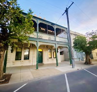 Entire Townhouse in Heart of Echuca's Port CBD - 15 guest capacity - Accommodation Search