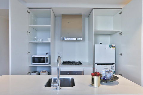 EQ TOWER Melbourne CBD APT - Accommodation Search 2