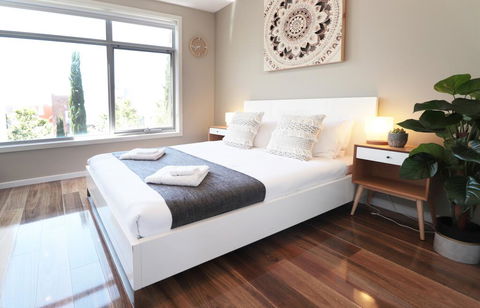 EROS City Fringe - Wifi, Wine, Netflix, Pets OK And Park Views! - Accommodation Search 0