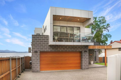Eternity 141 - Room With Private Bathroom, Balcony Bed & Breakfast - Accommodation Search 1