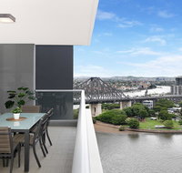 Executive Family 3 Bedroom Suite - Brisbane CBD - Views - Pool - WIFI - Free parking - Accommodation Search