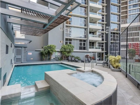 Executive Family 3 Bedroom Suite - Brisbane CBD - Views - Pool - WIFI - Free Parking - Accommodation Search 3