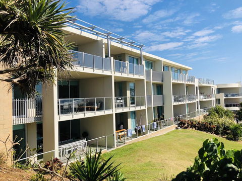 EXTRA LARGE 2 Bed Apartment - 3 Pools And Spa - Mountain View - BEACHFRONT LOCATION CABARITA BEACH - Accommodation Search 3