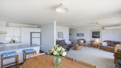 Fathoms 17 - Mollymook ALL LINEN PROVIDED - Accommodation Search 1