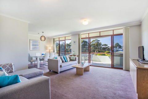 Fathoms 8 - Mollymook - Accommodation Search 3
