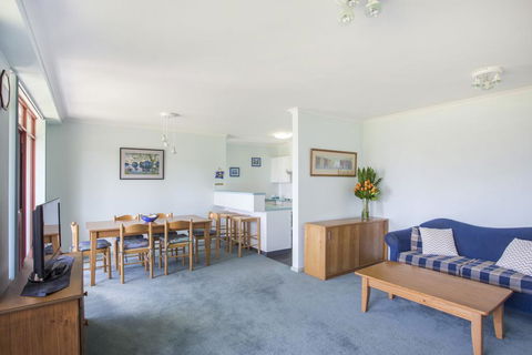 Fathoms 9 - Mollymook - Accommodation Search 3
