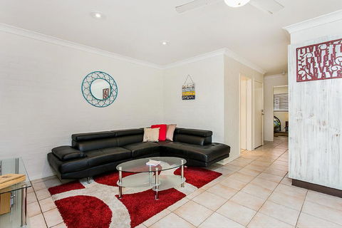 Fiesta Palms 6 - Central Byron Bay - Accommodation Search 1