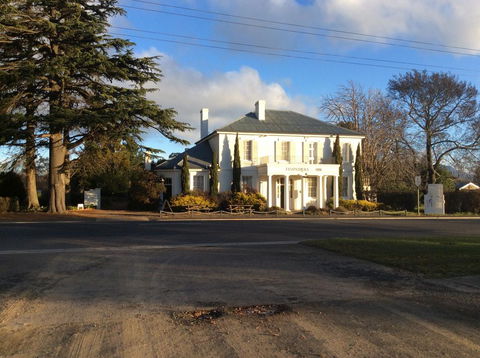 Fitzpatricks Inn - Accommodation Search 0