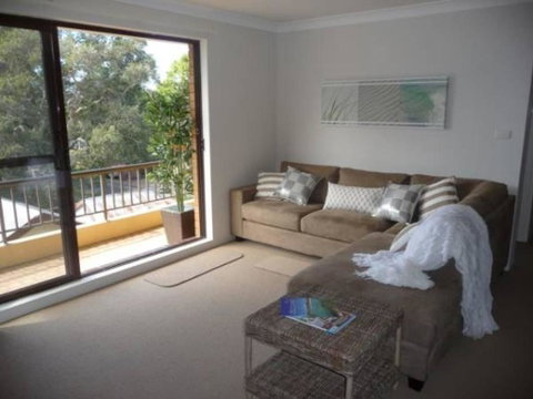 Fleur Court, Unit 9, 26-28 Head Street - Accommodation Search 2