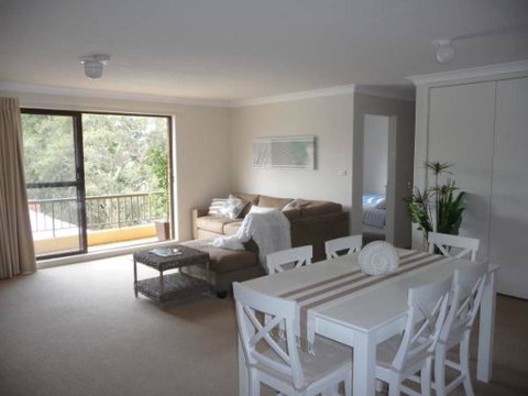 Fleur Court, Unit 9, 26-28 Head Street - Accommodation Search 0