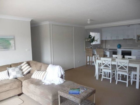Fleur Court, Unit 9, 26-28 Head Street - Accommodation Search 1
