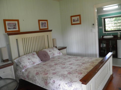 Follywood Guesthouse B&B - Accommodation Search 0