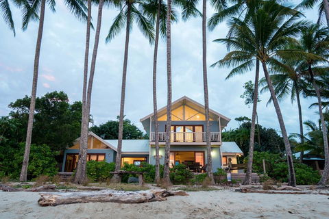 Frangipani Beach House - Newell Beach - Accommodation Search 0