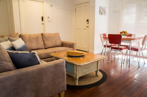 Frankie's Beach House - Accommodation Search 1