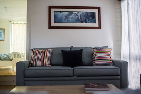 Funky Flat On Acreage - Accommodation Search 1