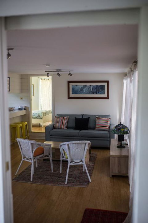 Funky Flat On Acreage - Accommodation Search 3