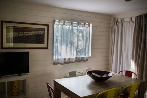 Funky Flat On Acreage - Accommodation Search 2