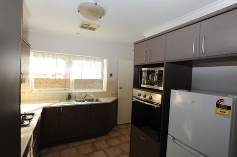 Glenelg Holiday Apartments-Colonial Square - Accommodation Search 3