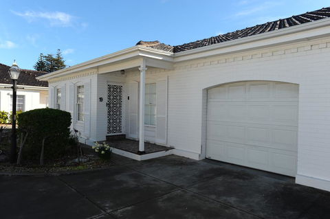 Glenelg Holiday Apartments-Colonial Square - Accommodation Search 0
