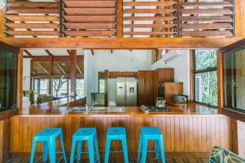 Golden Sunbird - Accommodation Search 0