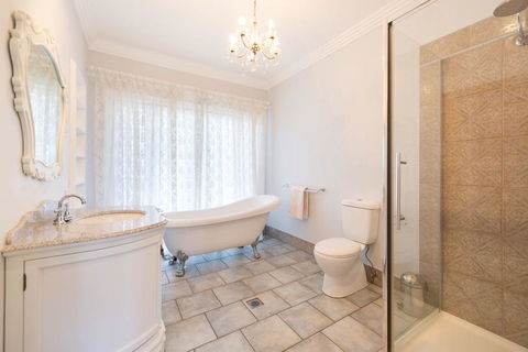 Gorgeous Alma St Villa - Accommodation Search 3