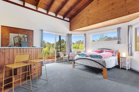 Gorgeous Mediterranean-style Hinterland Home - Accommodation Search 1