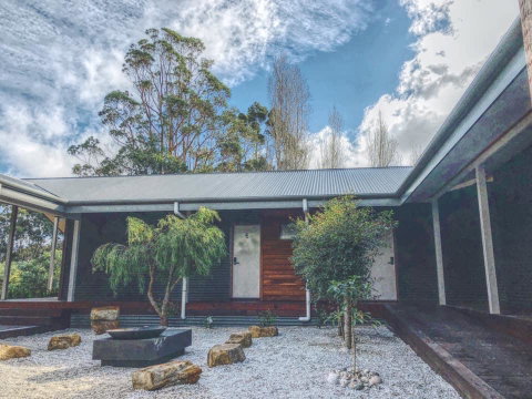 GRAPE JUICE STUDIOs 4km To Town And Surfers Point - Accommodation Search 0