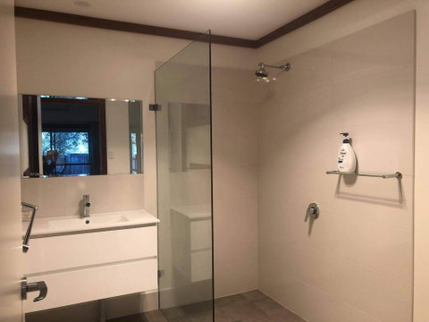 GRAPE JUICE STUDIOs 4km To Town And Surfers Point - Accommodation Search 2