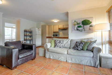 Great For Families.Pool & Kitchen - Accommodation Search 1