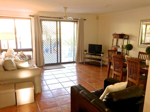 Great For Families.Pool & Kitchen - Accommodation Search 3