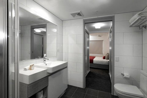 H On Mitchell Apartment Hotel - Accommodation Search 2