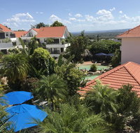 Haven on Noosa Hill - sunset views pools spa