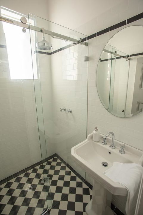 Helensburgh Hotel - Accommodation Search 3