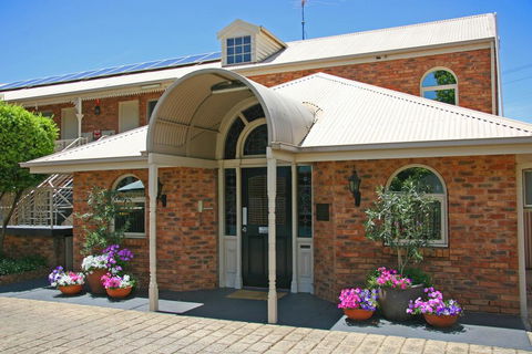 Hermitage Motor Inn - Accommodation Search 1