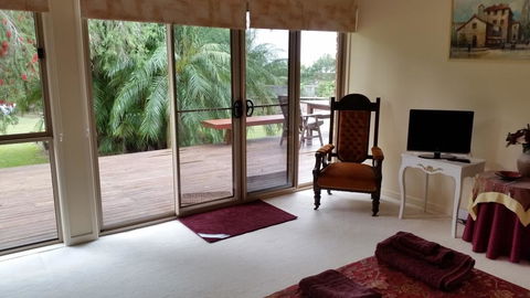 Hilltop Hideaway - Accommodation Search 2