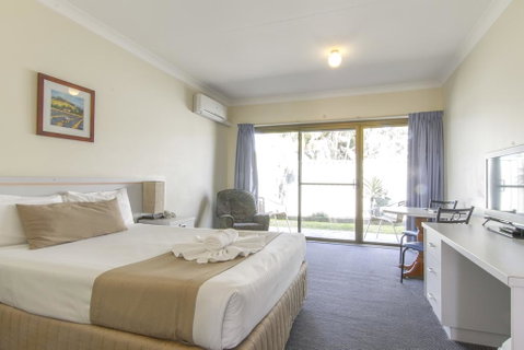 Island Palms Motor Inn - Accommodation Search 2
