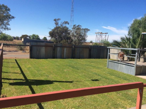 Ivanhoe Hotel Motel - Accommodation Search 1
