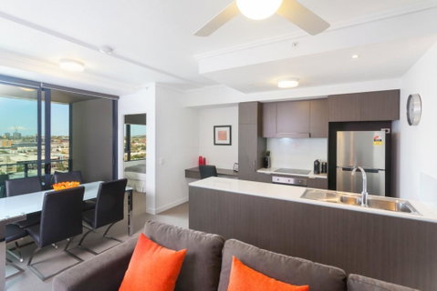 Keeping Cool On Connor - Executive 2BR Fortitude Valley Apartment With Pool And Views - Accommodation Search 0