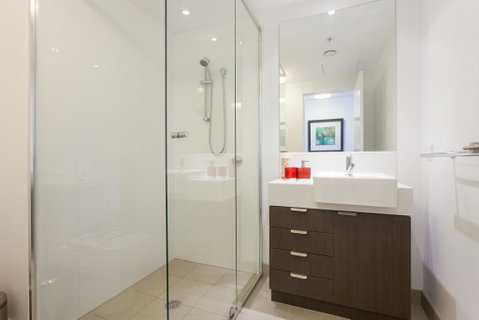 Keeping Cool On Connor - Executive 2BR Fortitude Valley Apartment With Pool And Views - Accommodation Search 1