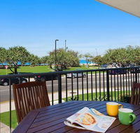 Kings Beach Ocean Front Views Private Balcony overlooking Kings Beach - Accommodation Search