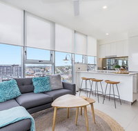 KOZYGURU NEWSTEAD DESIGNER 2 BED APT FREE PARKING POOL  GYM QNE088 - Accommodation Search