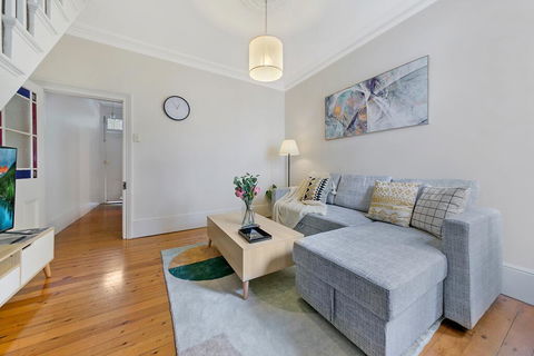 KOZYGURU SURRY HILLS COZY 3 BED TERRACE MINS WALK TO CBD NSH095 - Accommodation Search 3