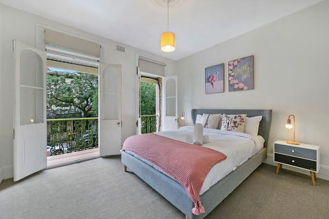 KOZYGURU SURRY HILLS COZY 3 BED TERRACE MINS WALK TO CBD NSH095 - Accommodation Search 1