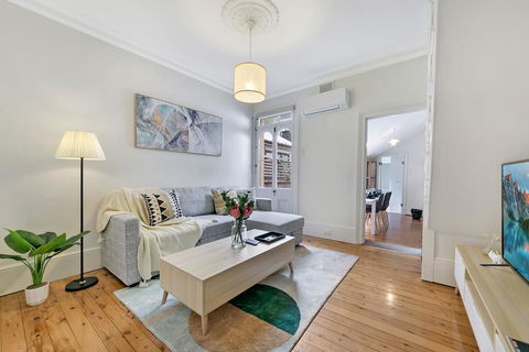 KOZYGURU SURRY HILLS COZY 3 BED TERRACE MINS WALK TO CBD NSH095 - Accommodation Search 0