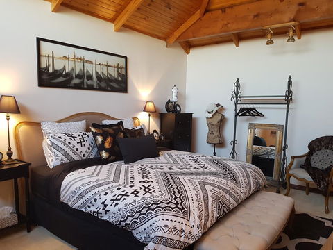 La Maison Riviere - THE RIVER HOUSE Bed & Breakfast - Accommodation Search 3