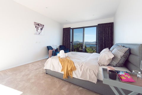 La Vie Luxury Bay View - Accommodation Search 0