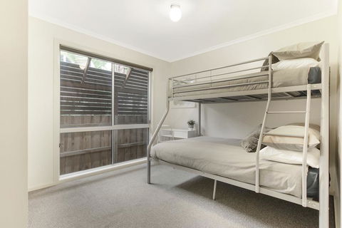 Lake House - Accommodation Search 2