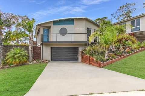 Lake House - Accommodation Search 0